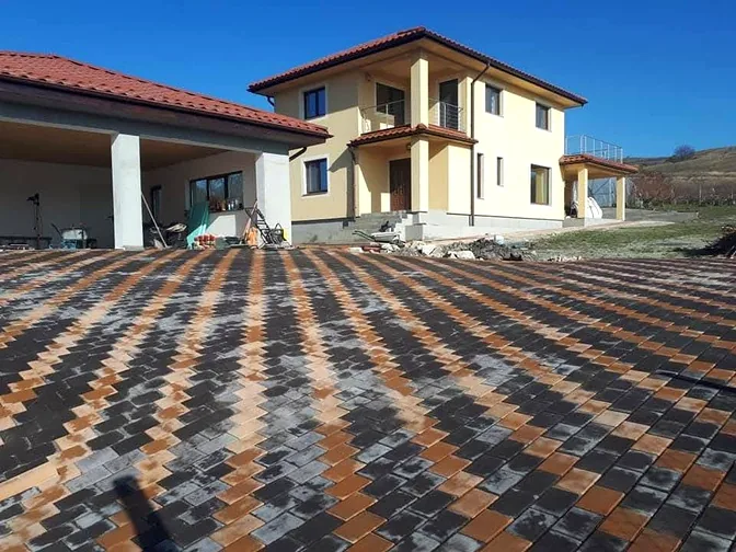 Pavaj decorativ pentru curte rezidentiala